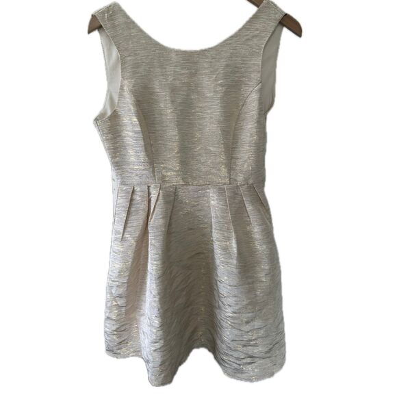 She + Sky NWT Zoey Metallic Gold Bow Back Pleated Cocktail Shift Dress M - Picture 1 of 6